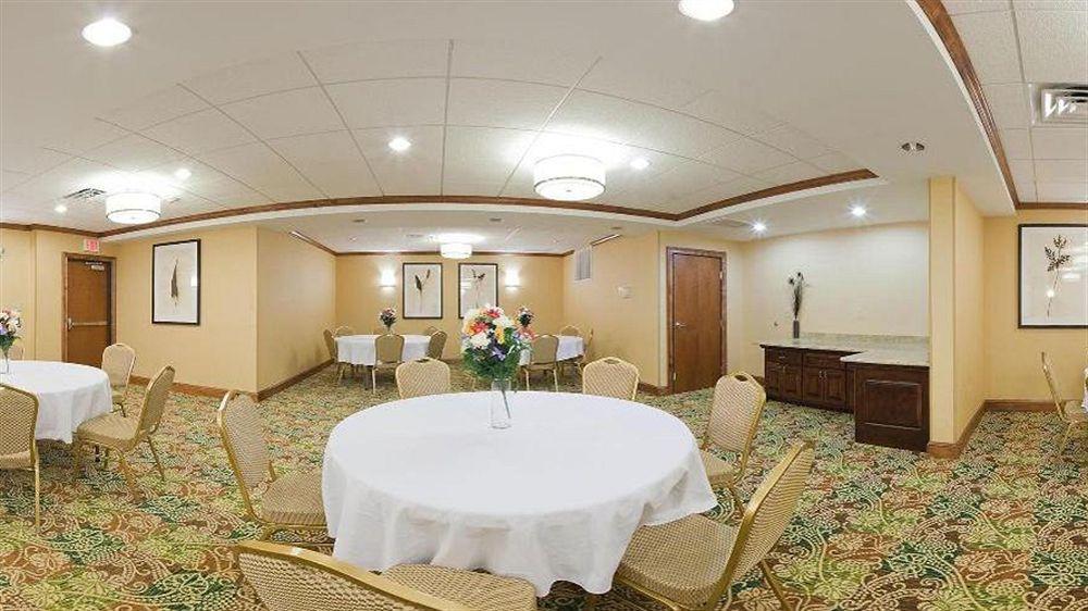Holiday Inn Express & Suites Fredericksburg By Ihg Luaran gambar