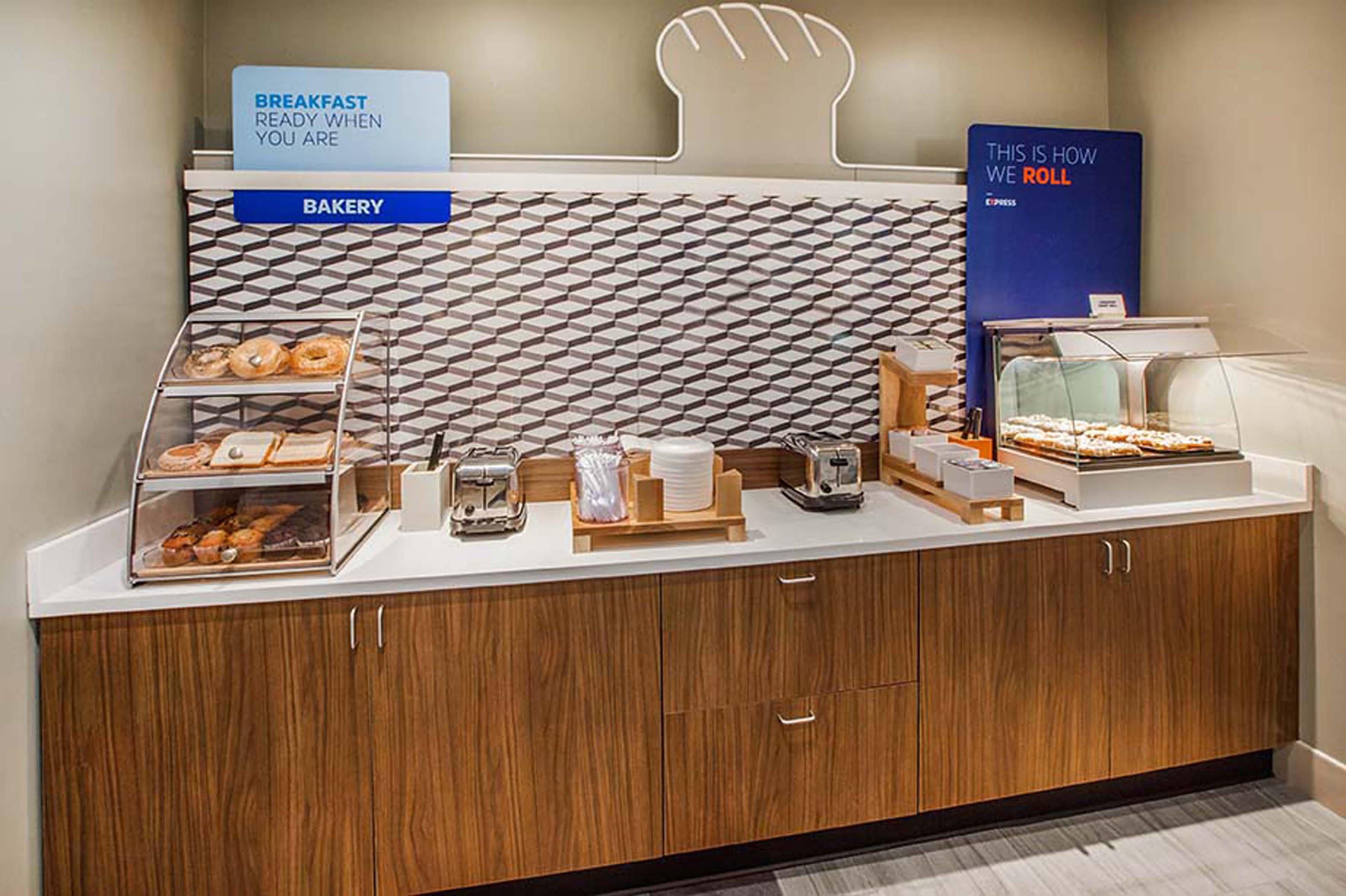 Holiday Inn Express & Suites Fredericksburg By Ihg Luaran gambar