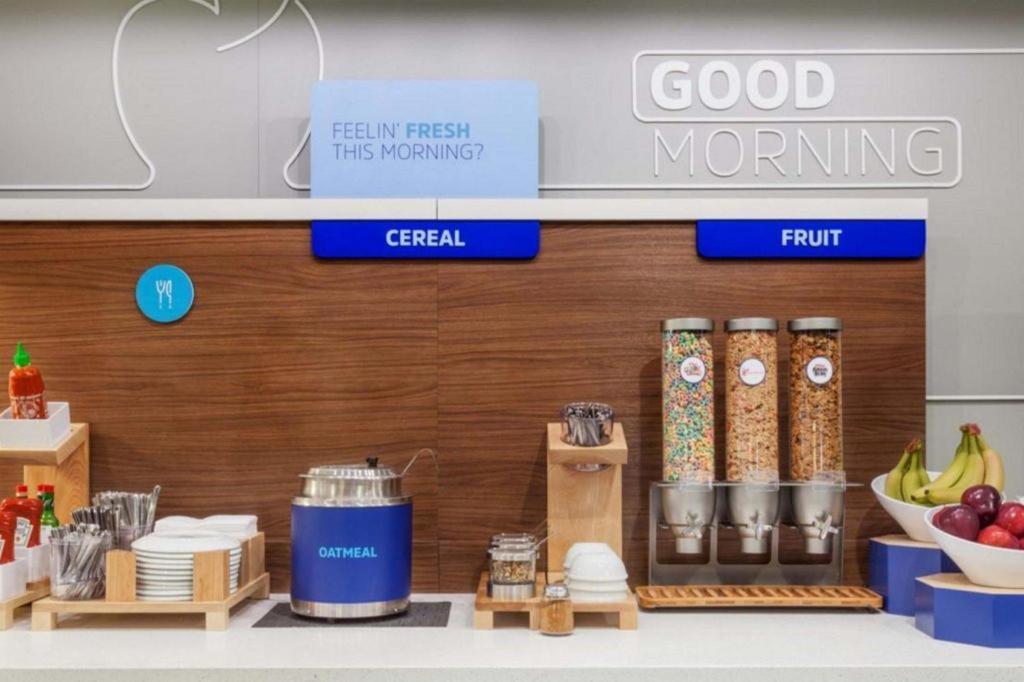 Holiday Inn Express & Suites Fredericksburg By Ihg Luaran gambar