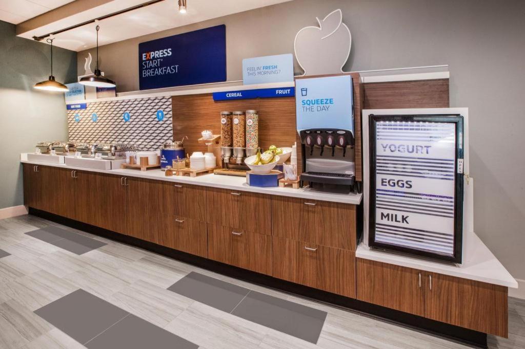 Holiday Inn Express & Suites Fredericksburg By Ihg Luaran gambar