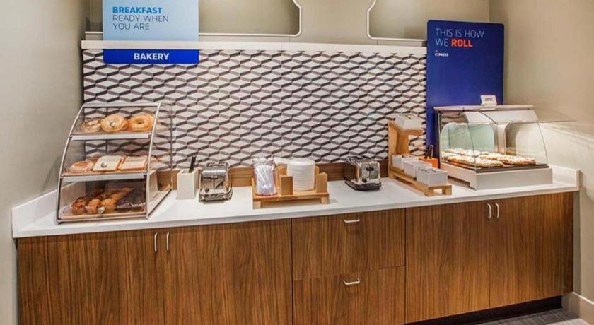 Holiday Inn Express & Suites Fredericksburg By Ihg Luaran gambar