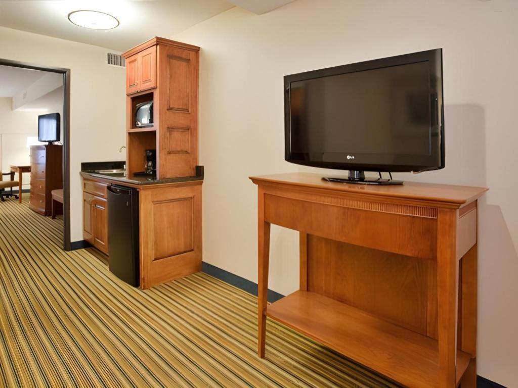 Holiday Inn Express & Suites Fredericksburg By Ihg Luaran gambar