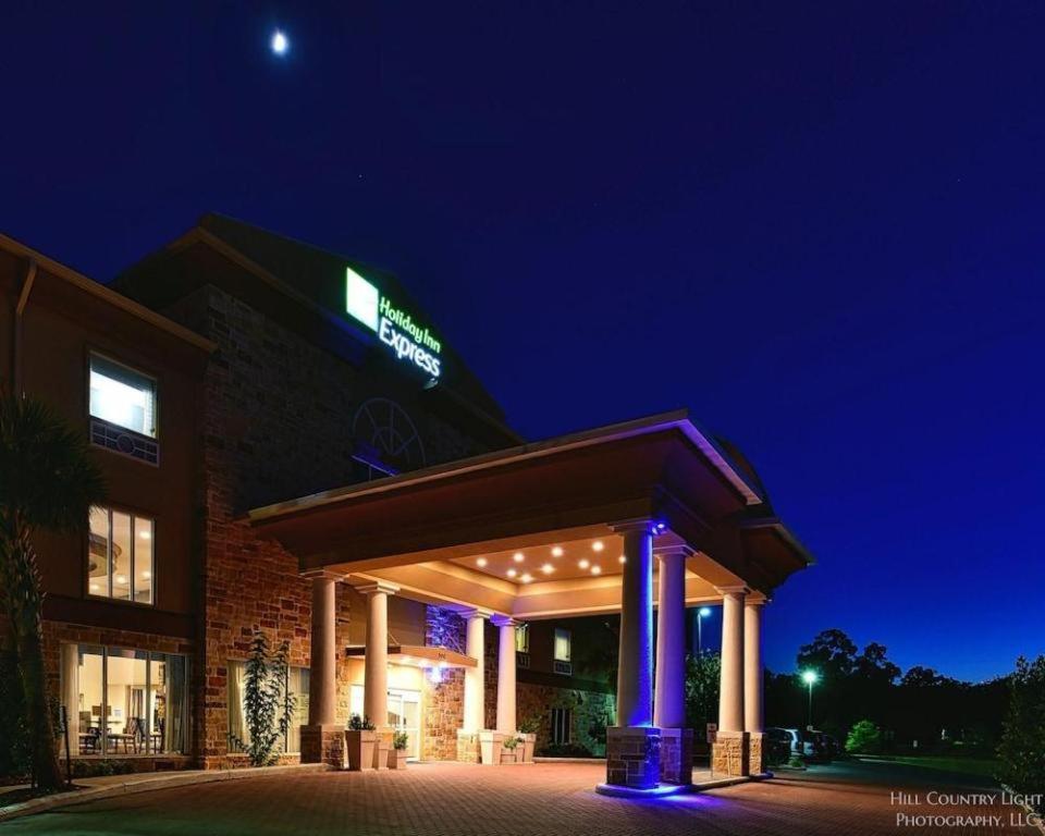 Holiday Inn Express & Suites Fredericksburg By Ihg Luaran gambar