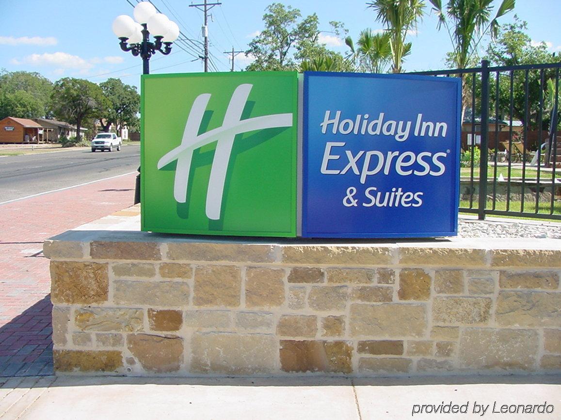 Holiday Inn Express & Suites Fredericksburg By Ihg Luaran gambar