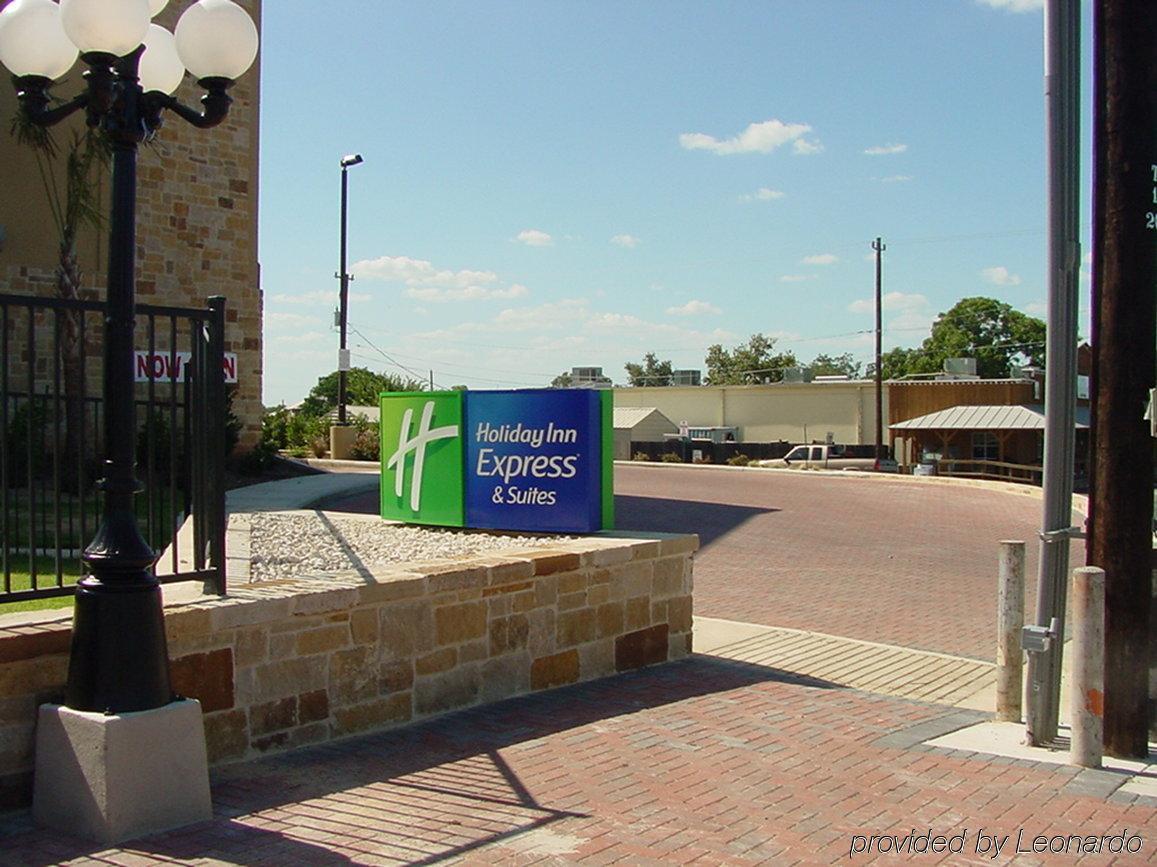 Holiday Inn Express & Suites Fredericksburg By Ihg Luaran gambar