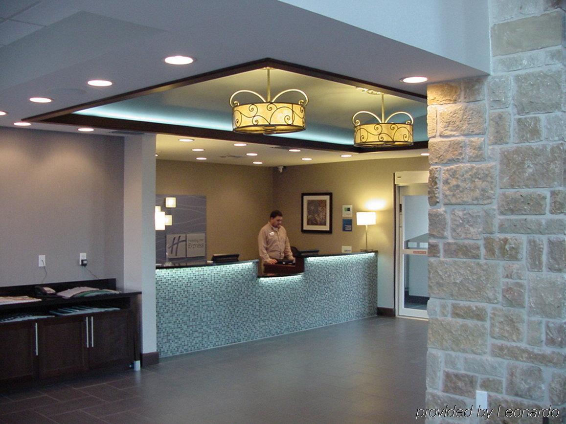 Holiday Inn Express & Suites Fredericksburg By Ihg Dalaman gambar