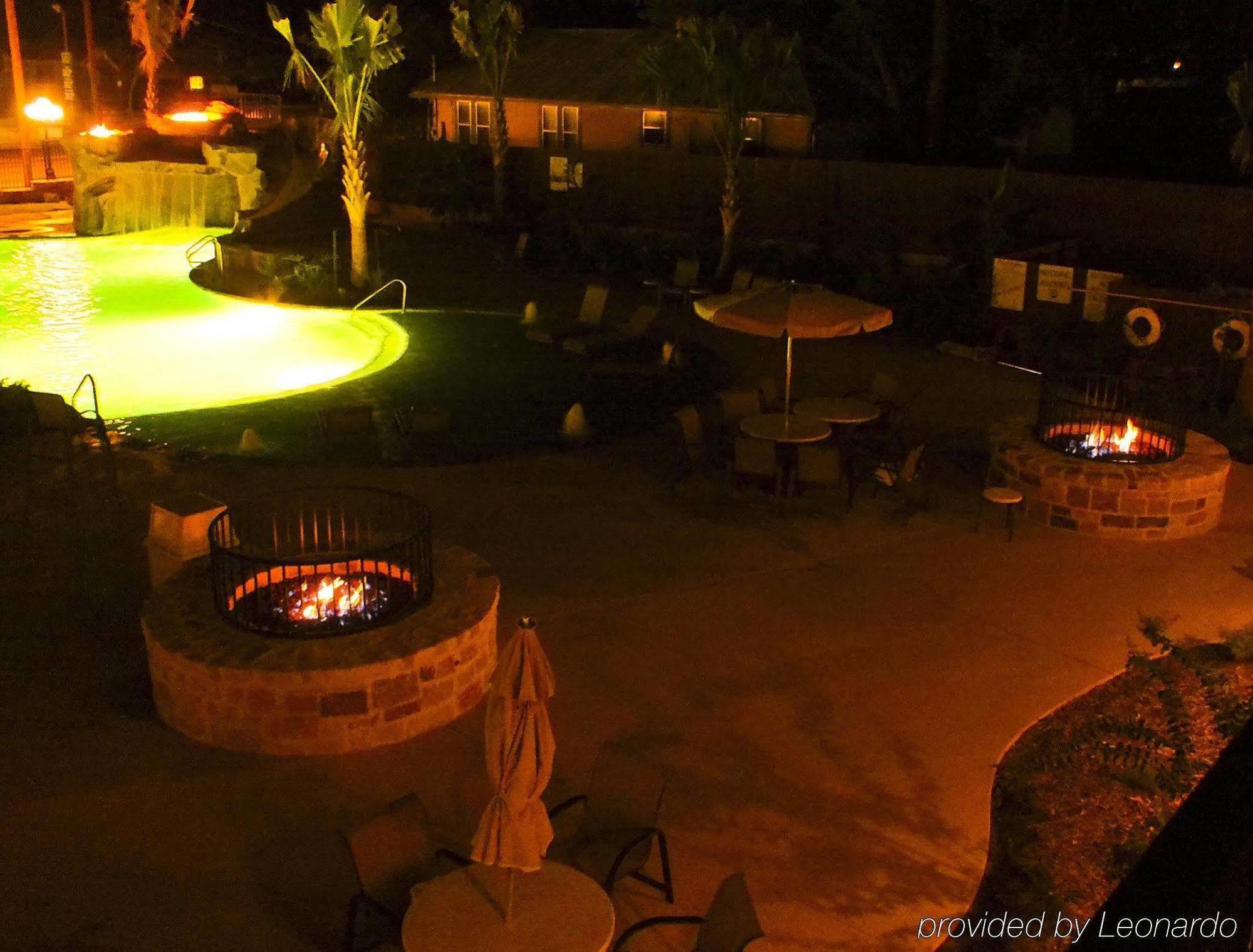 Holiday Inn Express & Suites Fredericksburg By Ihg Servis gambar